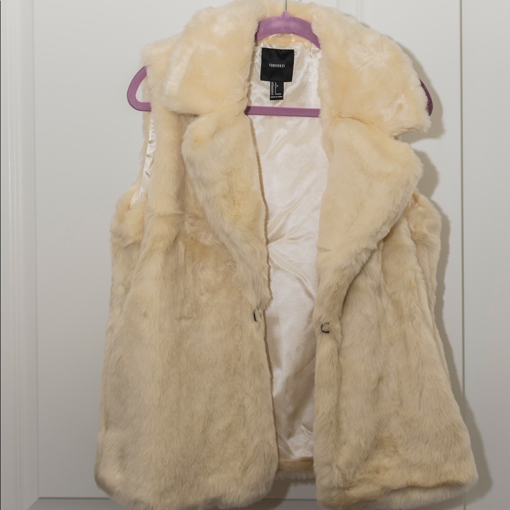 Faux fur vest !